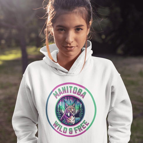 Step into the wild with our Manitoba – Wild & Free hoodie, featuring a striking graphic of a lynx under the glow of the northern lights.